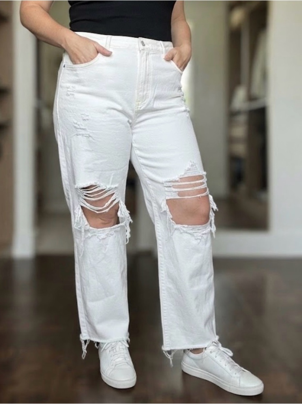 American Eagle Highest Rise Baggy Straight White Distressed Jeans Size 18